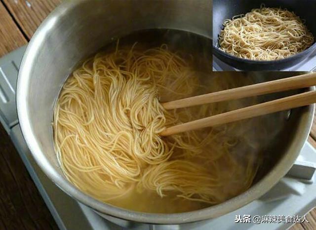 豆芽炒面怎么煎好吃，这样做的炒面简单又好吃