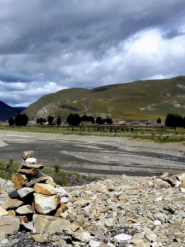 稻城在哪，亚丁稻城在哪（在稻城亚丁，满载一身春色而归）
