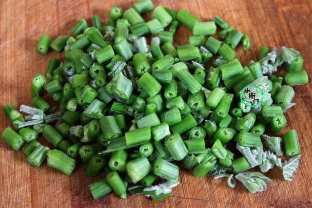 老南瓜炒肉如何做好吃，老南瓜炒肉如何做好吃又简单（南瓜最好吃的不是果实是这个部位）