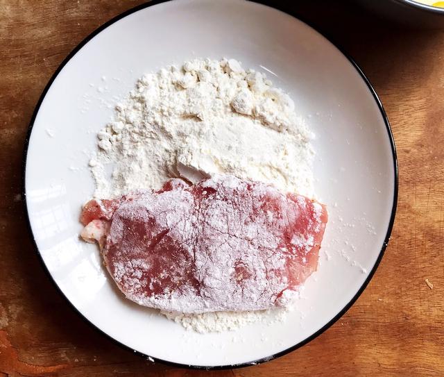 猪排盖饭怎么做，猪排盖饭怎么做好吃又简单（好吃到没话说的猪排盖浇饭）