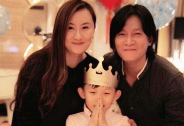 杨志刚妻子是谁，杨志刚妻子（干妈张少华出院特意来接）