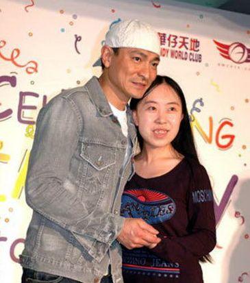 追星鼻祖杨丽娟现状：42岁仍单身，还埋怨刘德华不关心自己