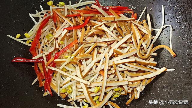 黄豆芽炒多久能熟，黄豆芽炒几分钟能熟（香干炒豆芽这道菜这么做）
