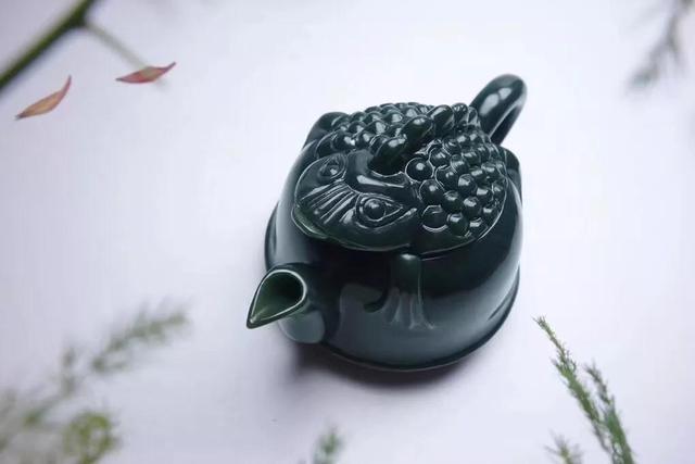 金蟾的寓意是什么，黑色金蟾的寓意是什么（如何在招财届里拥有一席之地）