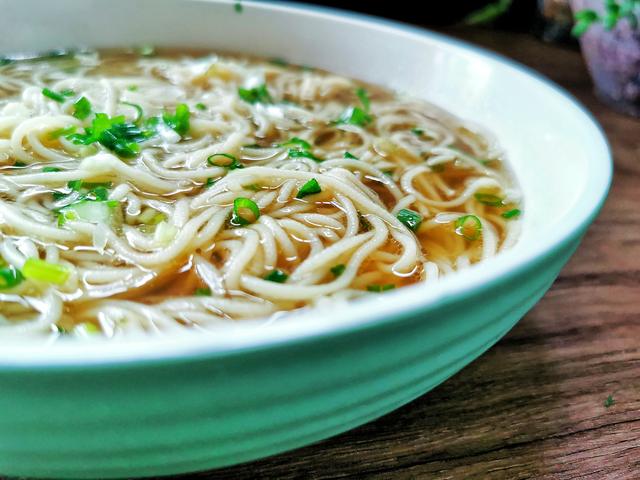 怎么做面条好吃，面条怎样做好吃又简单（5分钟教你搞定）