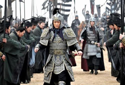 孙膑大破庞涓致其自杀的战役是，孙膑在什么地方伏击庞涓让他兵败自刎（孙膑被师兄庞涓砍去膝盖骨）