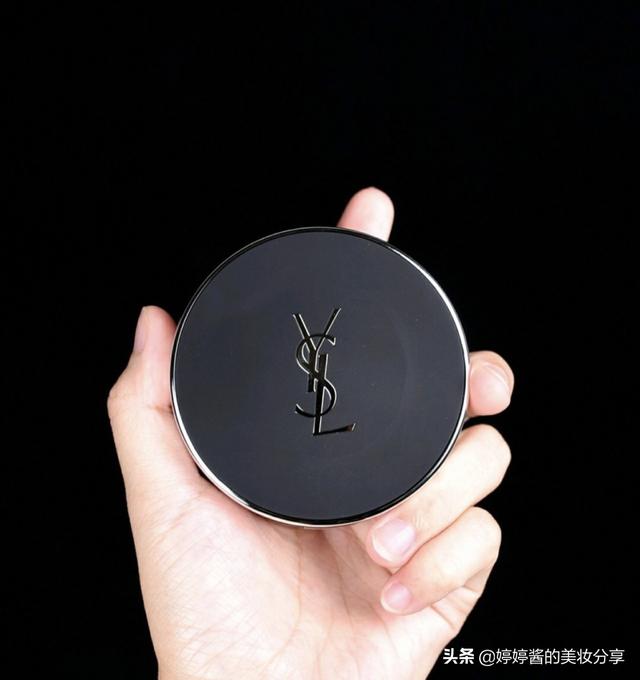 ysl羽毛气垫和银气垫区别，ysl羽毛气垫 银气垫（现下最热门的六款大牌气垫的功课）
