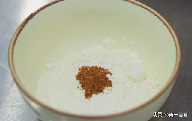 怎样做葱花饼，怎样做葱花饼层多松软（家常葱花饼的详细制作教程）