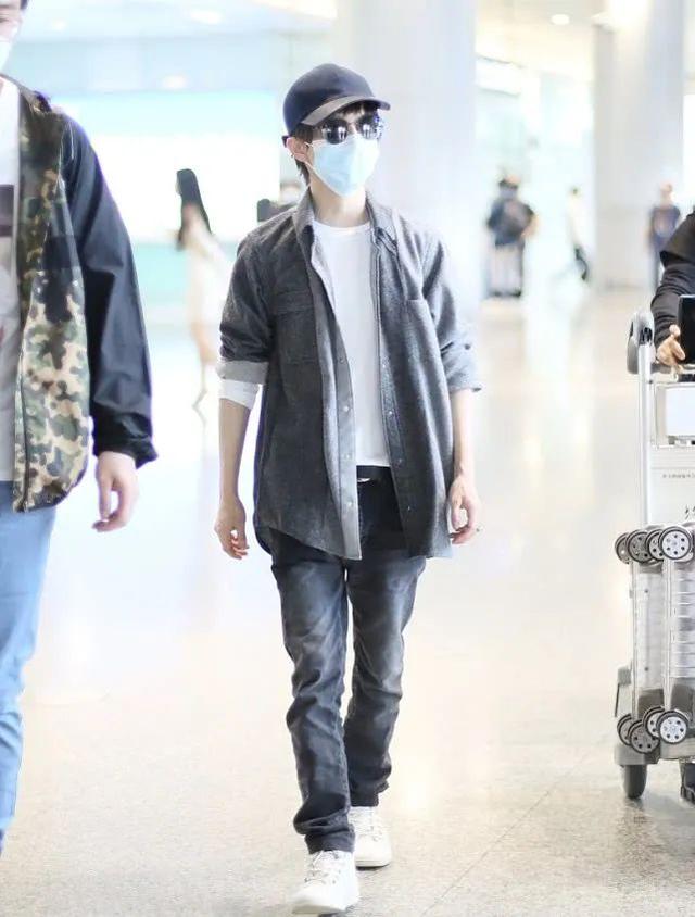 郭敬明多高，郭敬明身高为什么那么低（造型就穿出了165cm的效果）