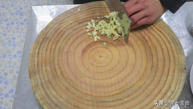 蚝油生菜的做法步骤，蚝油生菜的酱汁怎么调（厨师长2分钟做道蚝油生菜）