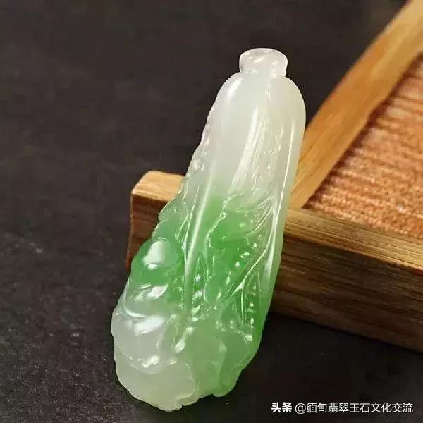 钠长石玉还叫什么玉，钠长石玉是翡翠吗（1000元以内4种最值得入手的高性价比美玉）