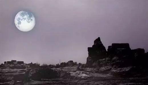 白桦林歌词朴树经典歌曲白桦林，白桦林 朴树 歌曲（日本民谣《荒城之月》）