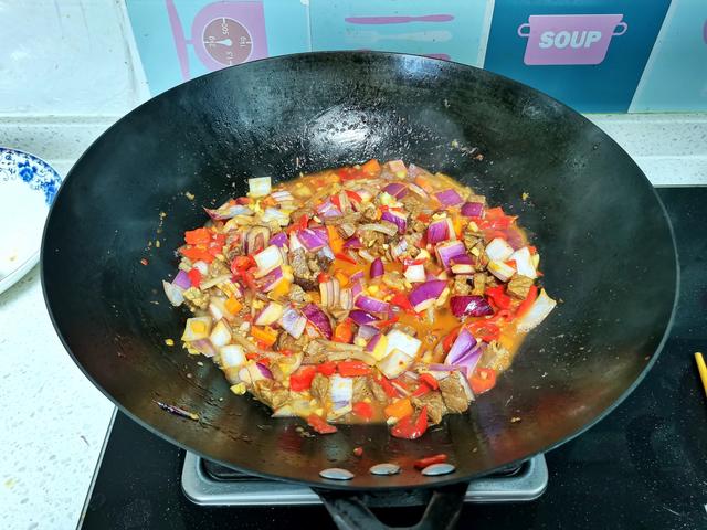牛肉炒面的做法，牛肉炒面的家常做法（家人都爱吃的牛肉炒面）