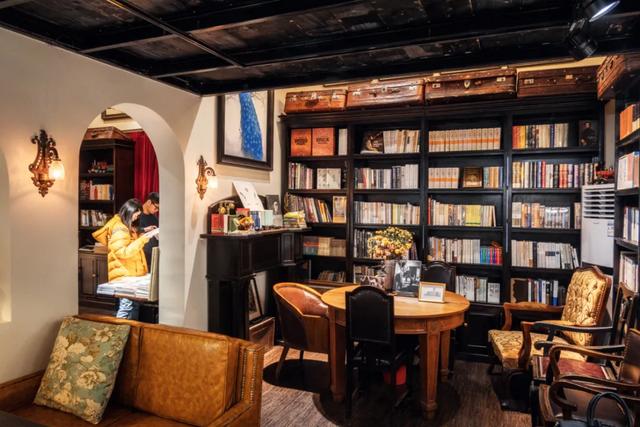 附近书店在哪个位置离我最近，离这里最近的文具店（厦门这些“有颜有料”的书店）