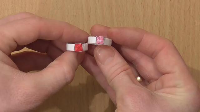 简单的折纸玫瑰戒指,带你学习如何折纸戒指的方法 简单的折纸玫瑰戒指,带你学习如何折纸戒指的方法