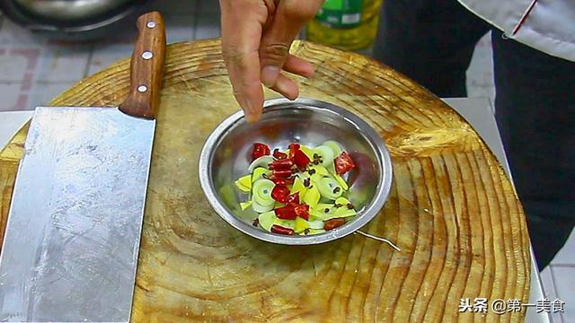 黄豆芽的家常做法，黄豆芽的十种家常做法（厨师长炒个黄豆芽）