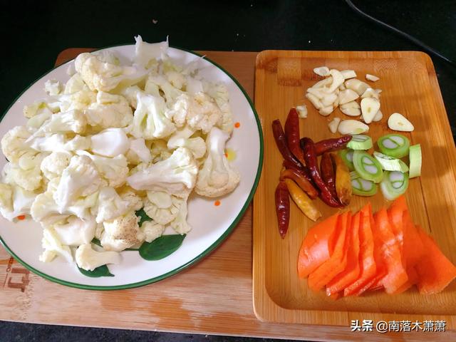 花菜素炒怎么做好吃，干锅花菜怎么做好吃又简单视频（家常小菜：素炒菜花的做法）