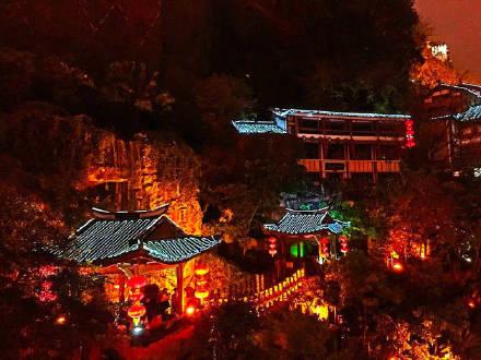 洪崖洞在哪里，洪崖洞是哪个区（重庆著名网红景点）