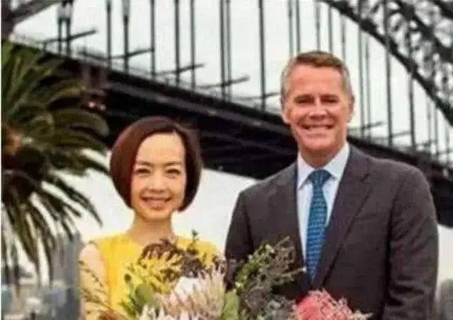 鲁豫的老公，鲁豫的老公朱磊（50岁鲁豫的爱情）