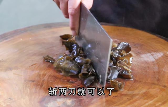 泡椒猪肝怎么炒，爆炒猪肝怎么做又嫩又好吃（潘哥教你做泡椒炒猪肝）