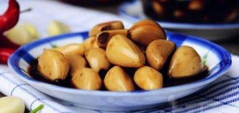 【醋泡蒜】做法步骤图 保护肝脏 常吃感冒远离你！-起舞食谱网