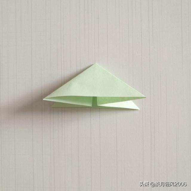 手工青蛙的折纸方法，教你手工折纸青蛙的几种方法（折纸小青蛙教程）