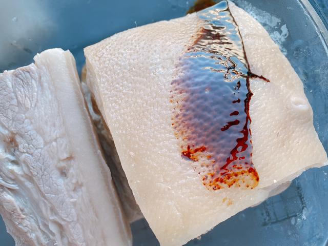 炸虎皮肉怎么起泡，炸虎皮肉怎么起泡沫（过年炸扣肉总失败也不起泡）