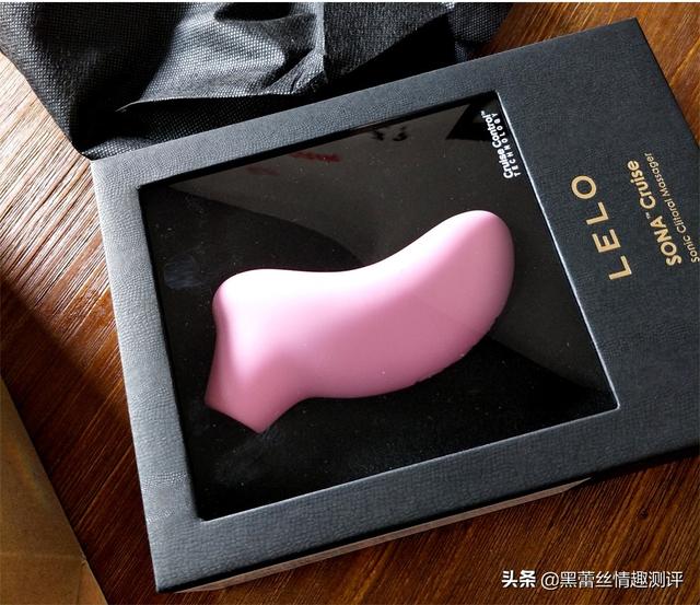 情趣用品怎么用，如何正确使用情趣用品（黑蕾丝90后美女情趣用品Vlog测评）