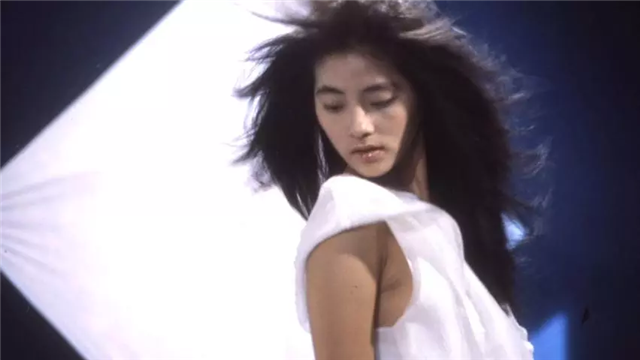 如何评价香港已故编剧黄炳耀，香港著名编剧黄炳耀（幕后故事更加“灵异”）