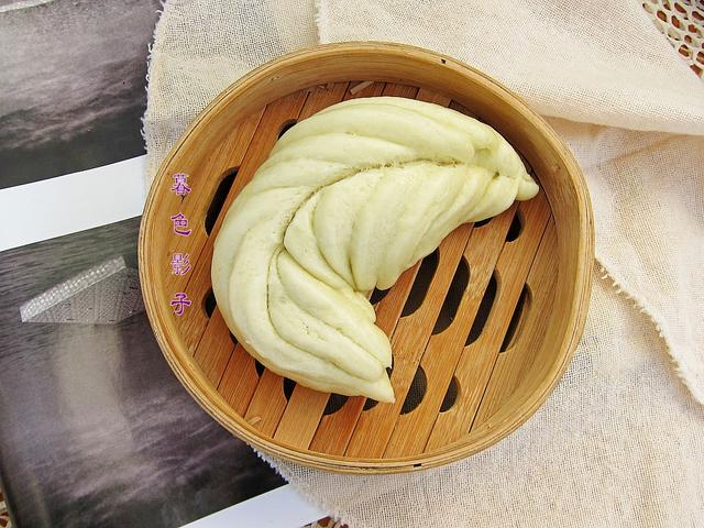 大麦面蒸馒头怎么做，小麦馒头的做法（很适合不会做面食的人）