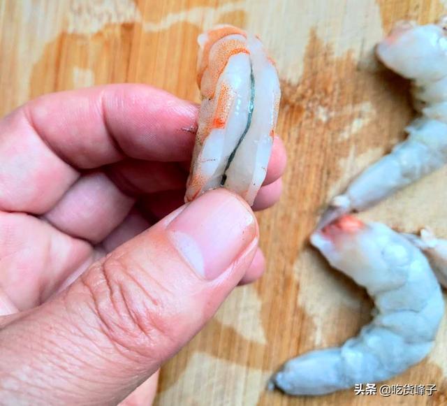 虾怎样去虾线，螺丝虾怎样去虾线（虾线到底是去掉还是保留）
