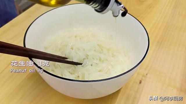 泡干米粉的正确方法，怎么做出好吃的干米粉（河粉干怎么炒干炒河粉）