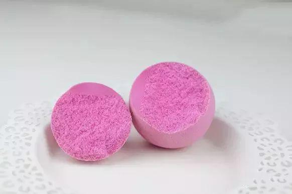 新粉扑的正确使用方法是什么，刚买的粉扑应该怎么用（一只“小小”的海绵粉扑居然有“百种”使用方法）