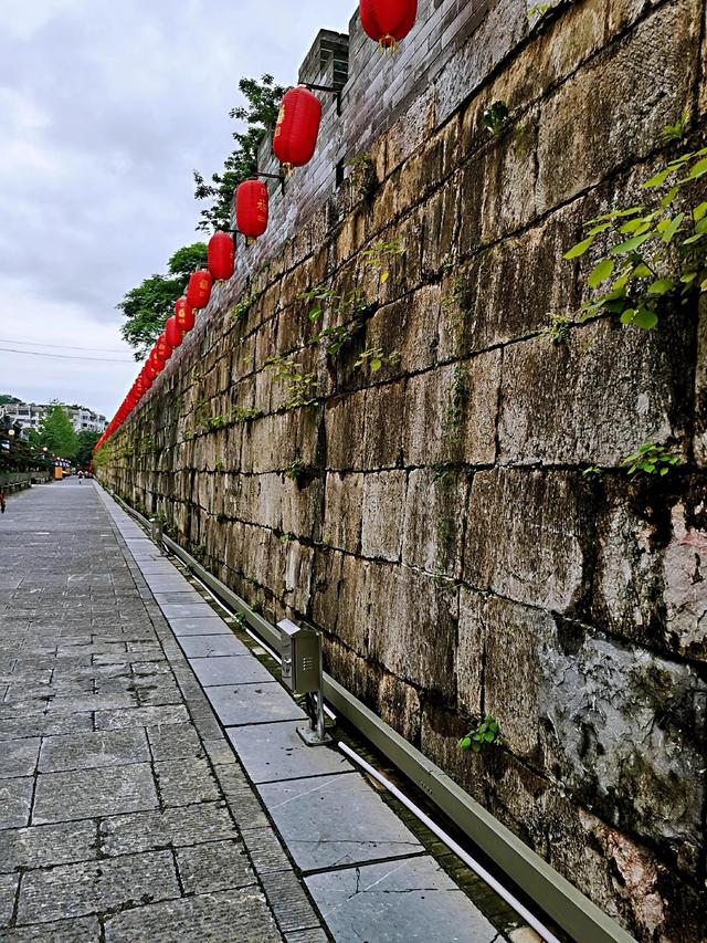 靖江王府的历史由来，靖江王府名字由来（比紫禁城还早34年建成的靖江王府）