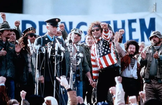 阿甘正传影评，阿甘正传影评英文100字（深入分析《阿甘正传》的伟大主题）