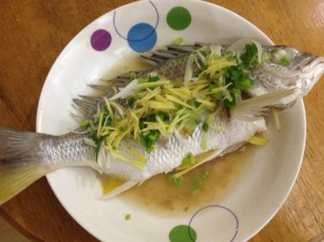 清蒸鲟鱼的做法和步骤，清蒸鲟鱼的正宗做法（不会做“清蒸鱼”）