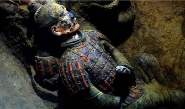 兵马俑本来的颜色是什么色，兵马俑原来的本色是什么颜色（有一种颜色至今难以复原）