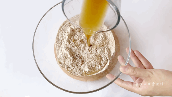 果子面包的做法，水果面包的各种做法（低糖低油的全麦坚果餐包）