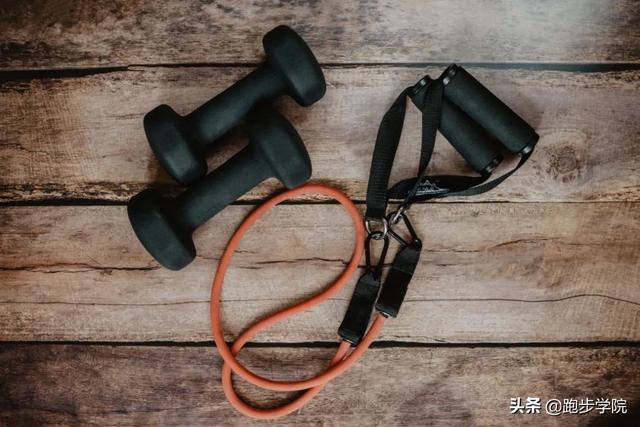 跳绳不掉称但感觉瘦了，跳一会停一会有效吗跳绳（190斤小伙跳绳减重40斤）