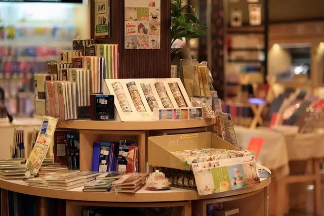 文具店需要投资多少钱，开文具店需要多少钱（你知道学校门口一家文具店年收益能达到多少吗）