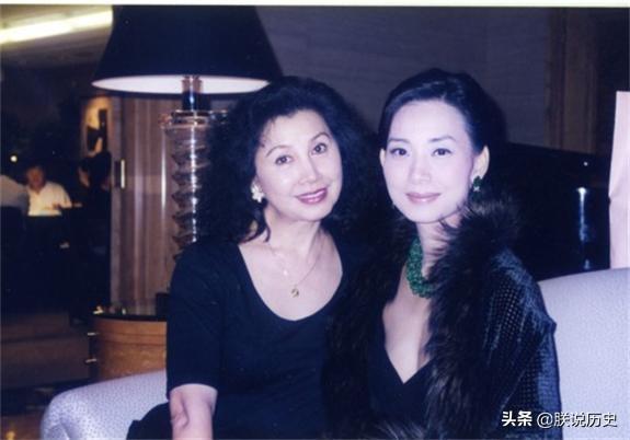 邝美云年轻时图片，邝美云年轻时图片 视频（半个娱乐圈的大佬都跟她合影过）