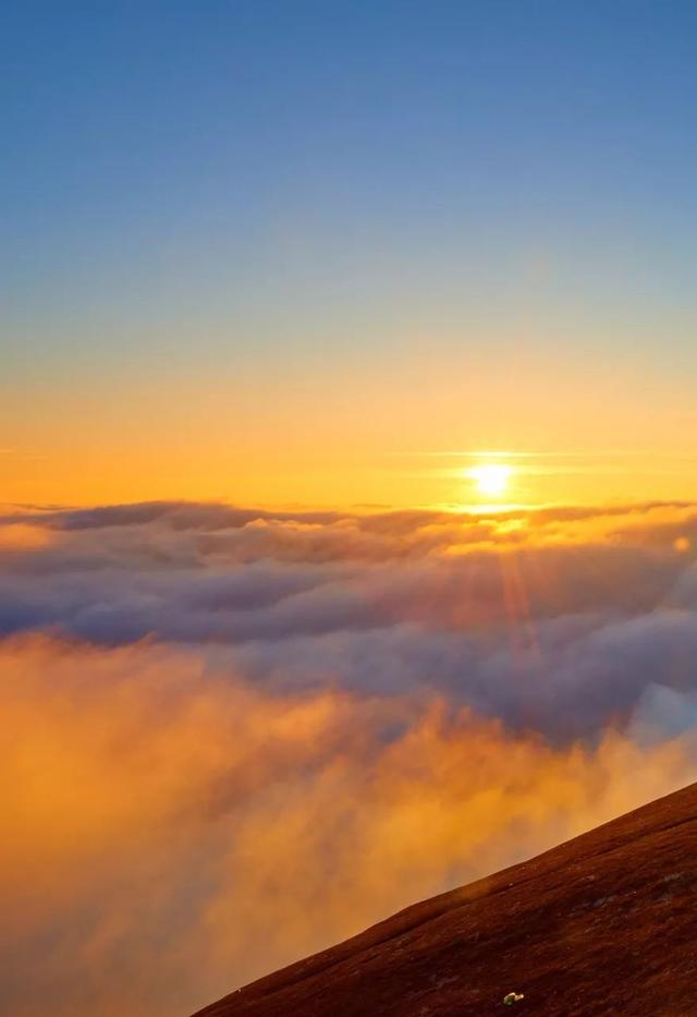 四姑娘山在哪里，四姑娘山在哪里住宿（四川又一处顶级观景平台）