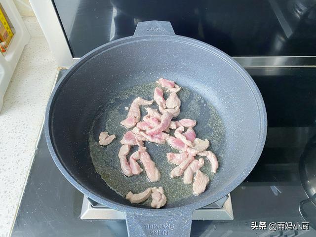 包菜怎么炒肉好吃教程，包菜炒肉最家常快手的做法