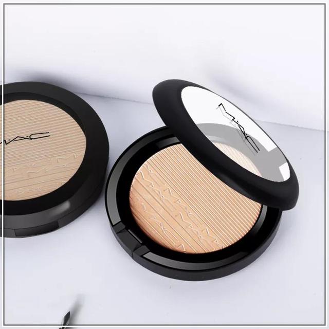 mac生姜高光，mac生姜高光缺点（仿佛打完8支玻尿酸的光彩和立体感）