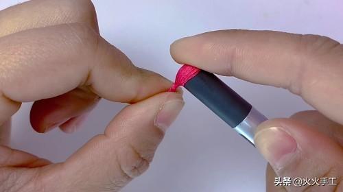 红梅花的寓意是什么，红梅花代表什么象征意义（而我用枯树枝和纸做了一枝梅花）