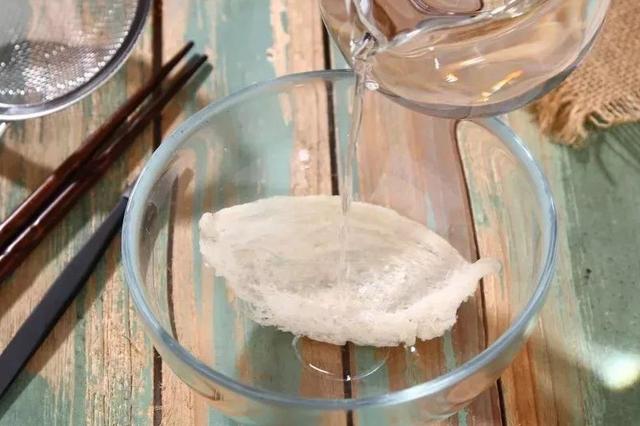 炖煮燕窝方法，炖煮燕窝的方法（从泡发到炖煮）