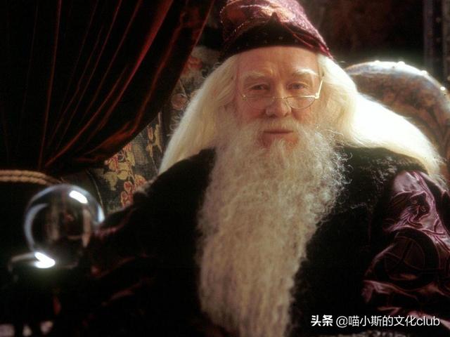 邓布利多的全名，哈利·波特中邓布利多的全名（邓布利多的身上有太多的秘密）