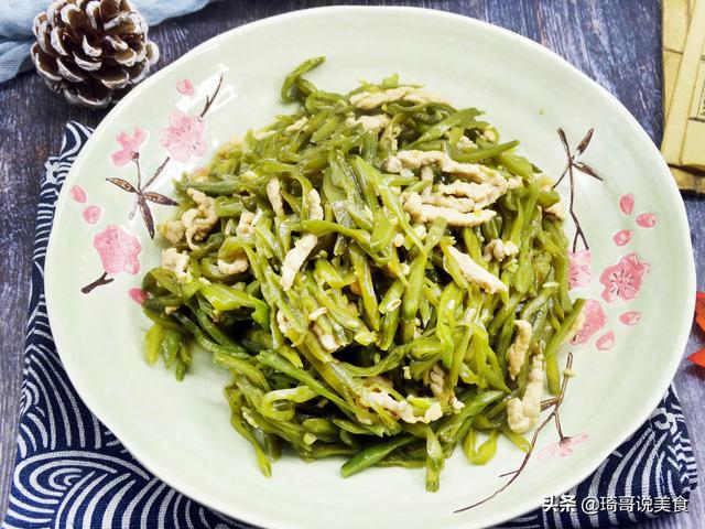 骨头炖土豆的做法，土豆炖骨头百科（1斤相当于20个鸡蛋）