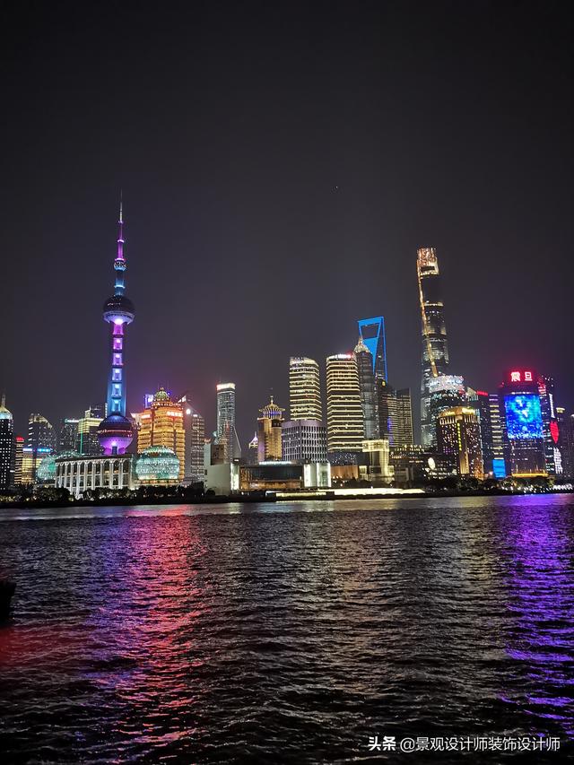 上海外滩夜景图片，外滩夜景美丽迷人让人流连忘返（上海市外滩夜景）