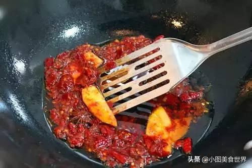香辣鸭血的做法介绍，辣鸭血做法（简单的香辣鸭血成菜后香辣鲜香）